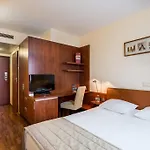 Ξενοδοχείο Qubus 3*