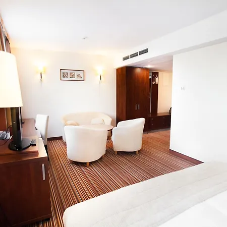 Qubus Hotel 3*