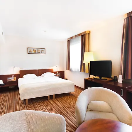 Qubus Hotel 3*