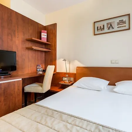 Qubus Hotel 3*